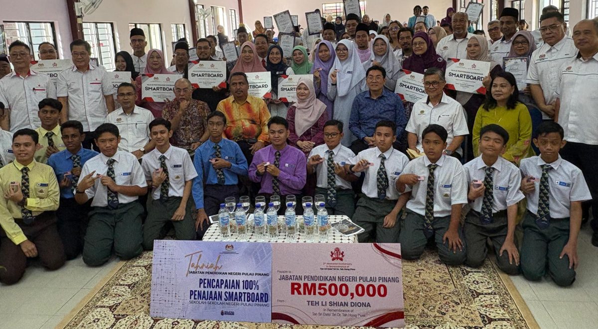 请签发(全国版)槟州成全国首个实现所有学校配备智能白板州属 教长希望2027年扩大到全国学校