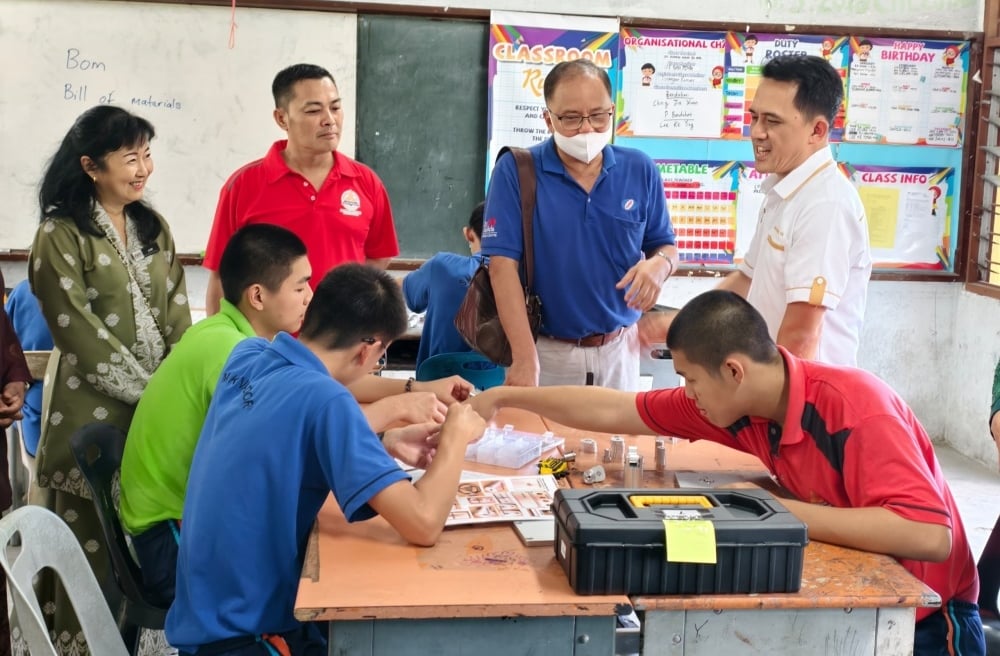 请签发(大北马)吴俊益将征求更多厂家赞助华都中学TVET课程