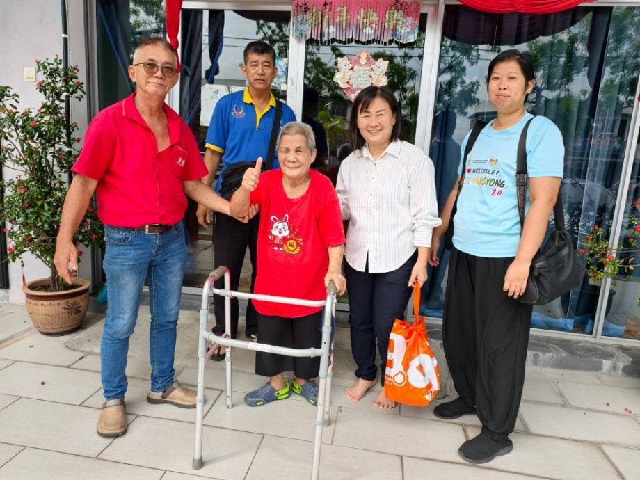 罗丽兰获得在威中峇冬丁宜老人院试住3天