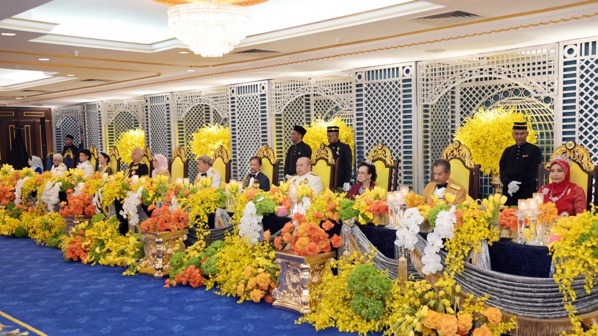 请签发(大北马)配合玻拉惹登基银禧周年庆典,端姑赛希拉鲁丁设御宴款待汶苏丹各州统治者州元首