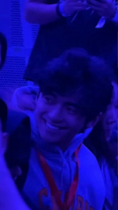 谢霆锋儿子现身观众席 Lucas大方灿笑Quintus害羞