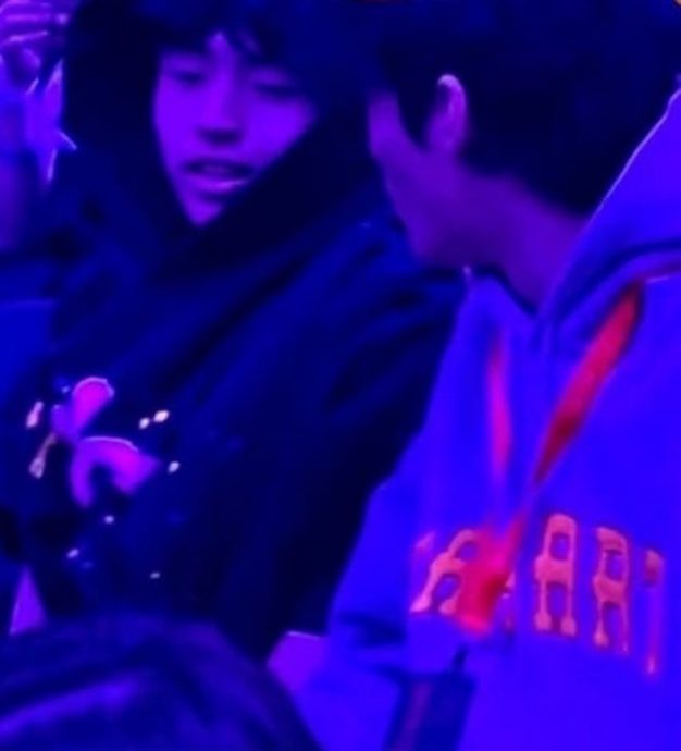 谢霆锋儿子现身观众席 Lucas大方灿笑Quintus害羞