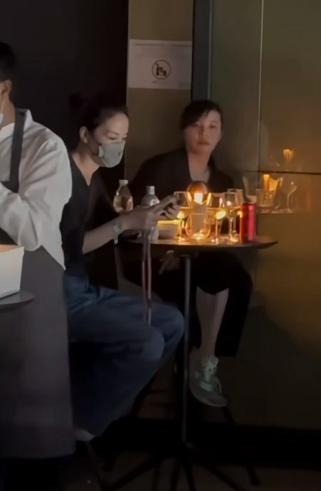 谢霆锋冧唱订情曲《玉蝴蝶》 王菲陶醉闻歌起舞