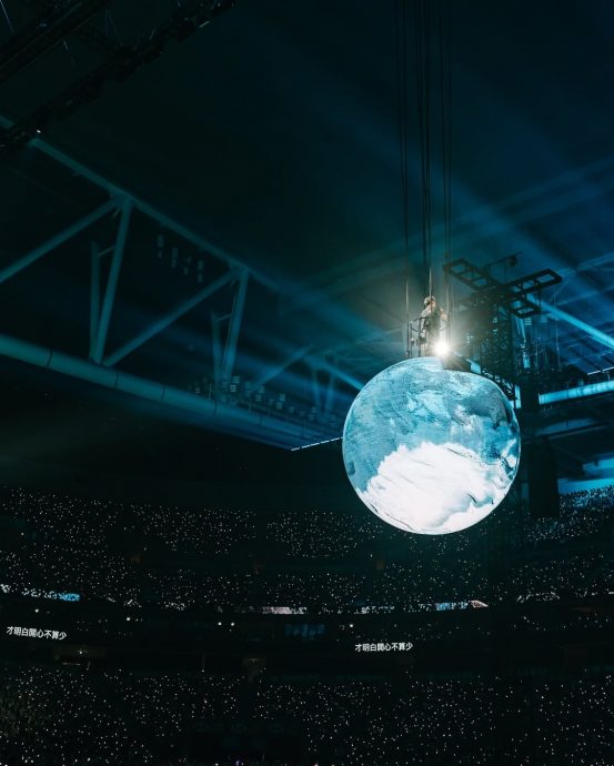 谢霆锋升3层楼高想爆粗 启德首唱音响太烂被“灭音”