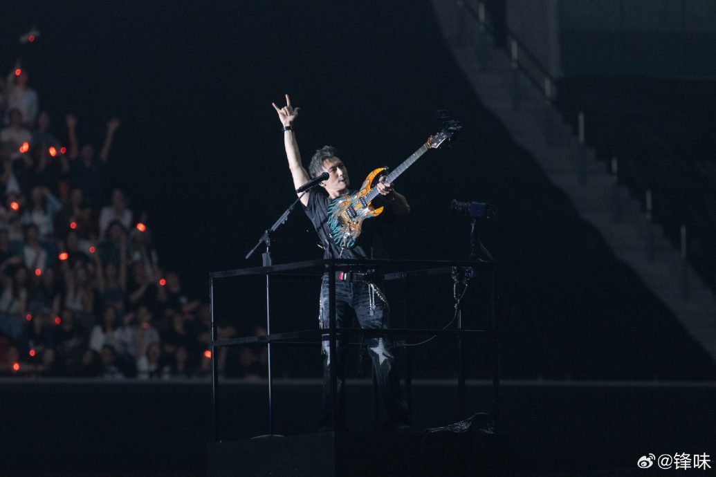 谢霆锋升3层楼高想爆粗 启德首唱音响太烂被“灭音”