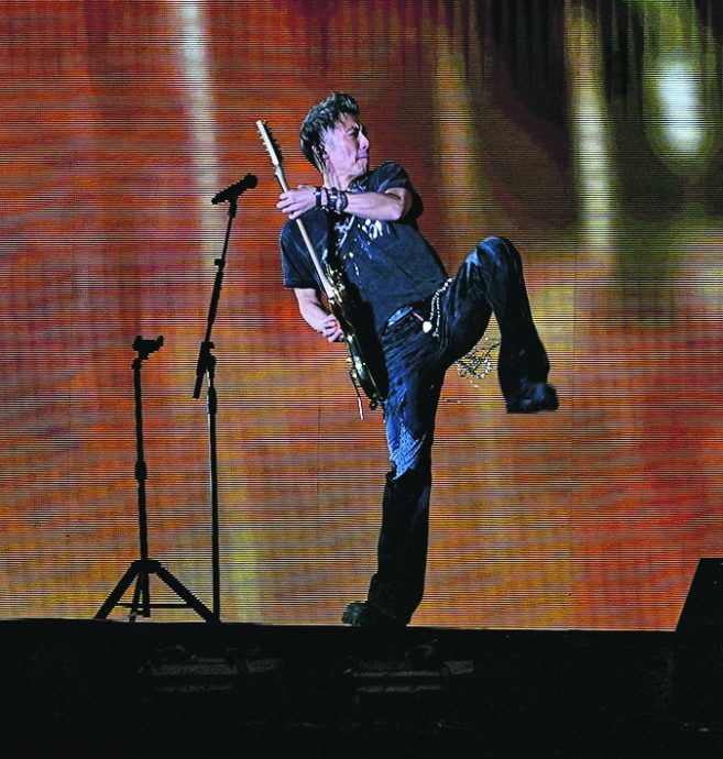 谢霆锋升3层楼高想爆粗 启德首唱音响太烂被“灭音”