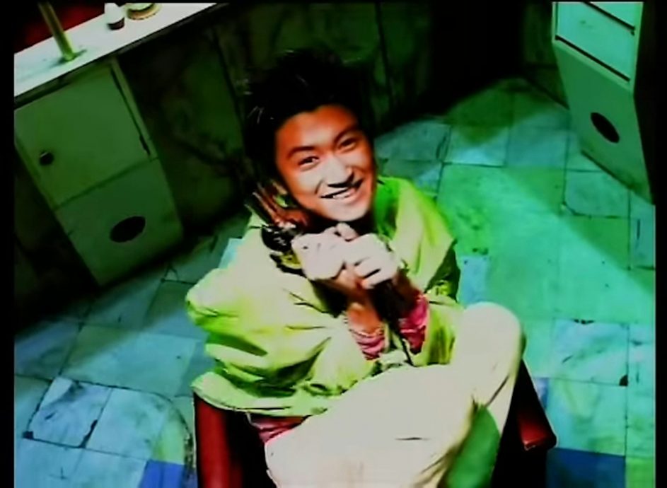 谢霆锋尾场唱《坏习惯》打冷颤 狄波拉祖孙仨首公开合照