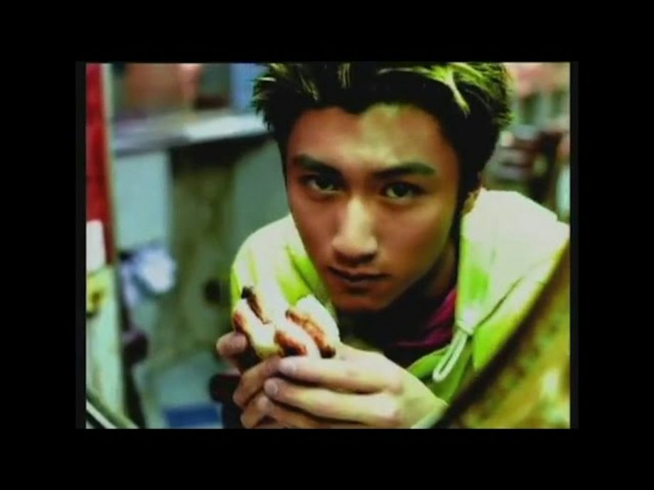 谢霆锋尾场唱《坏习惯》打冷颤 狄波拉祖孙仨首公开合照