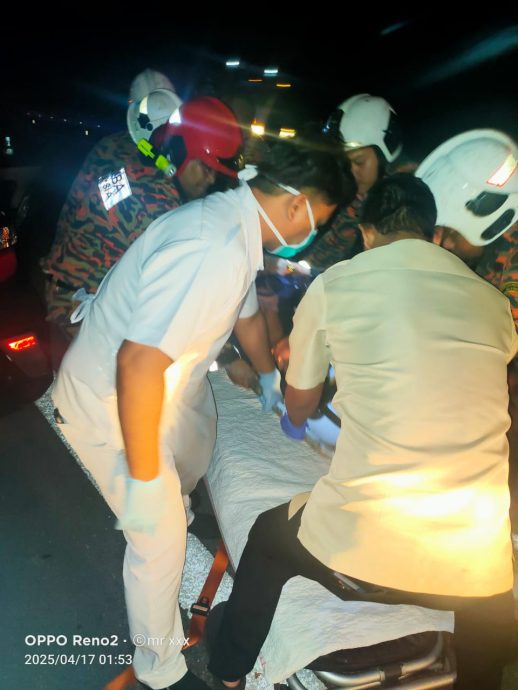 轿车大道失控撞分界堤 巫裔妇女受轻伤