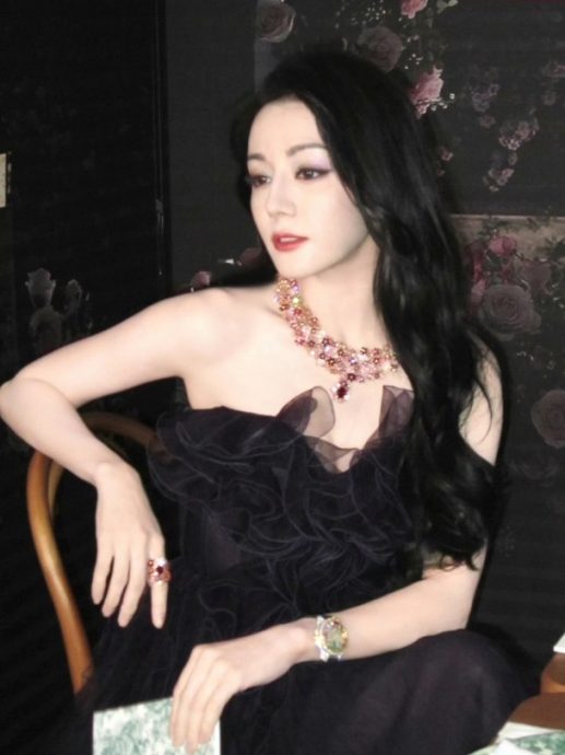 迪丽热巴首位女艺人 社群网网互动量破50亿