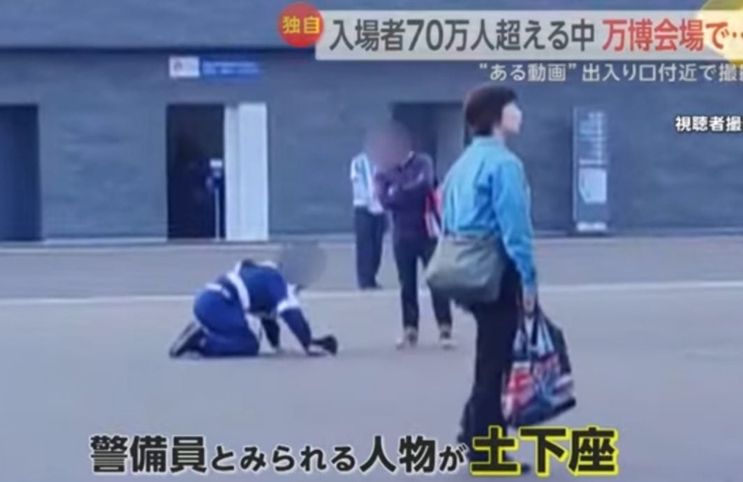 逼世博警卫当众下跪 网轰咆哮男奥客霸凌