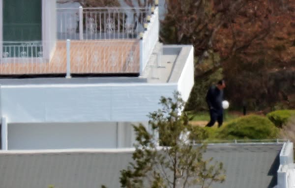 遭罢免下台！韩前总统尹锡悦“悠哉散步”被拍　周末才搬离官邸