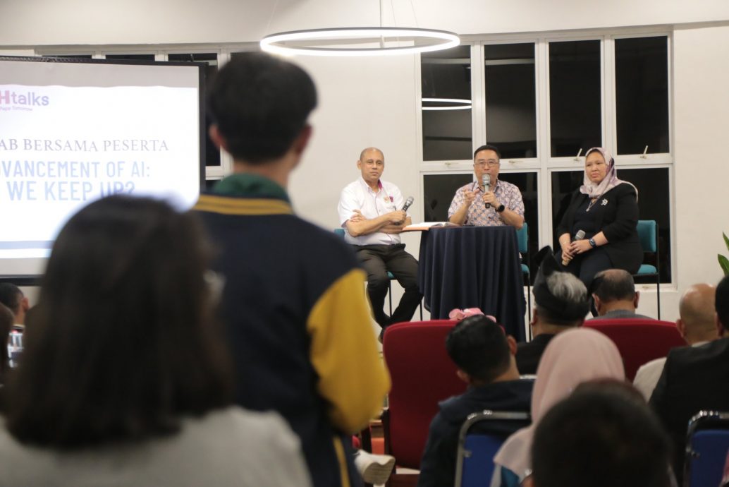 郑立慷首登TECH Talks舞台 与马大生探讨AI未来发展