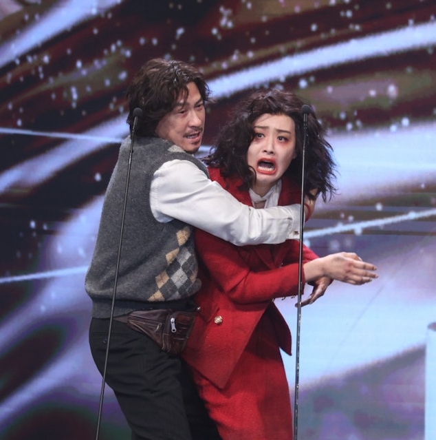 金像奖2025｜张家辉陈法拉重现《赎梦》造型 “喜欢电影都是疯子！”	