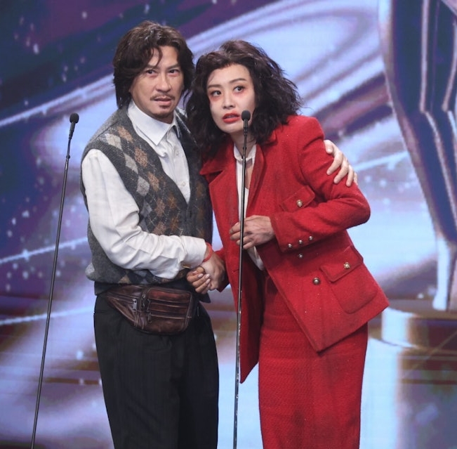 金像奖2025｜张家辉陈法拉重现《赎梦》造型 “喜欢电影都是疯子！”	