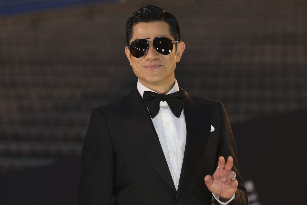 金像奖红毯|梁朝伟夫妻档亮相 朱栢康携许冠文萌比爱心
