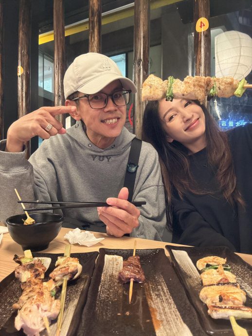 阿翔女儿卡泳圈倒头栽 老婆吓坏急跳水救命