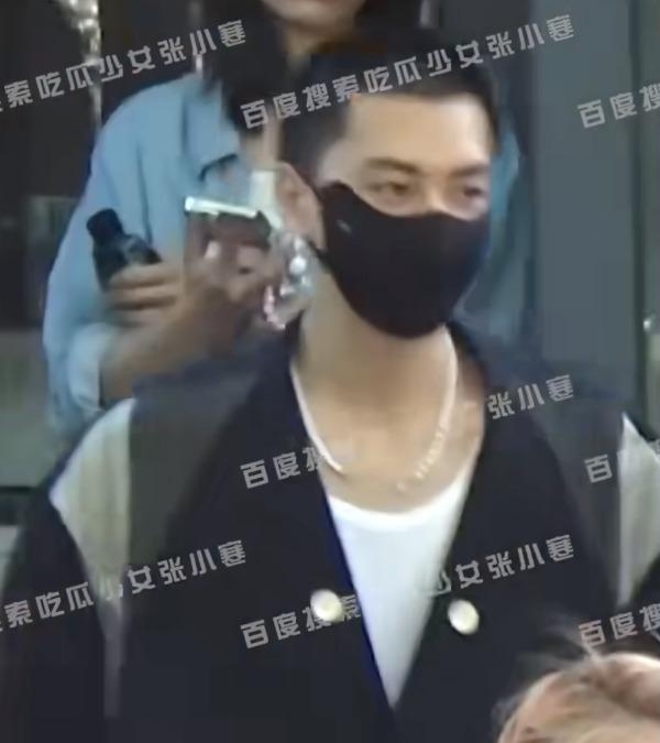 陈妍希约平头帅哥聚餐 男方眉眼酷似陈晓