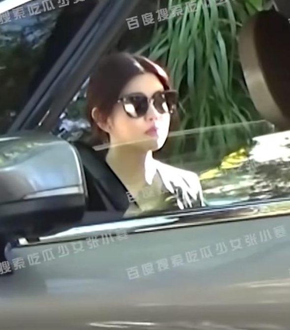 陈妍希约平头帅哥聚餐 男方眉眼酷似陈晓