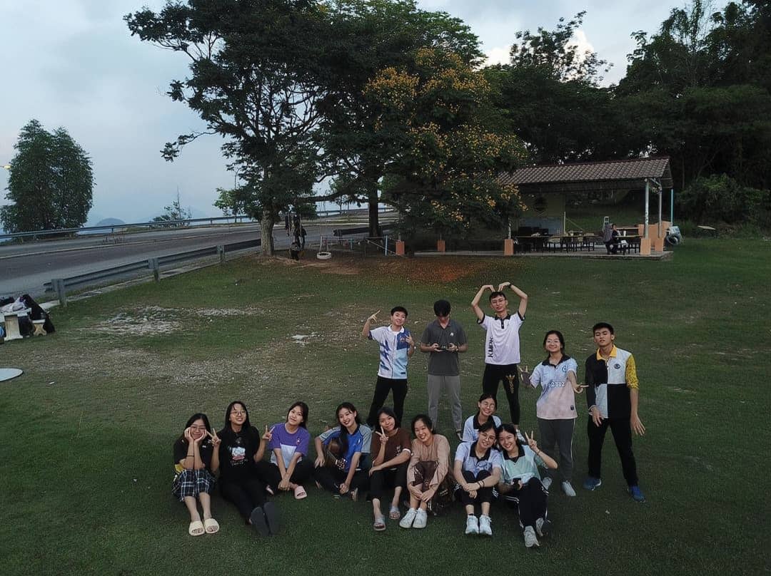 霹：学海学记|校园报道|务边霹雳大学预科班华社 独创《夏韵》MV记录回忆