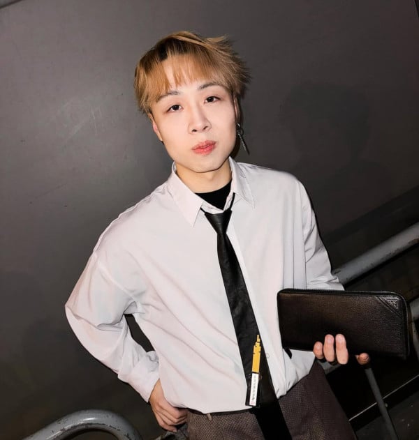 香港音乐人偷吃18岁嫩妹 女友当场抓奸画面曝光