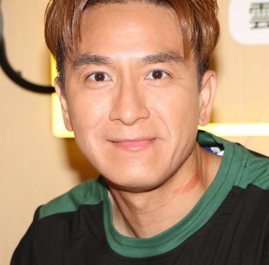 马国明否认预先赚奶粉钱 养两头家感压力大