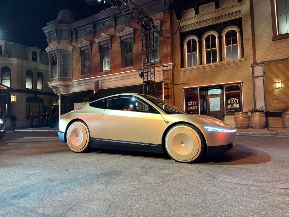 马斯克如愿以偿!美政府将放宽自驾车上路规定