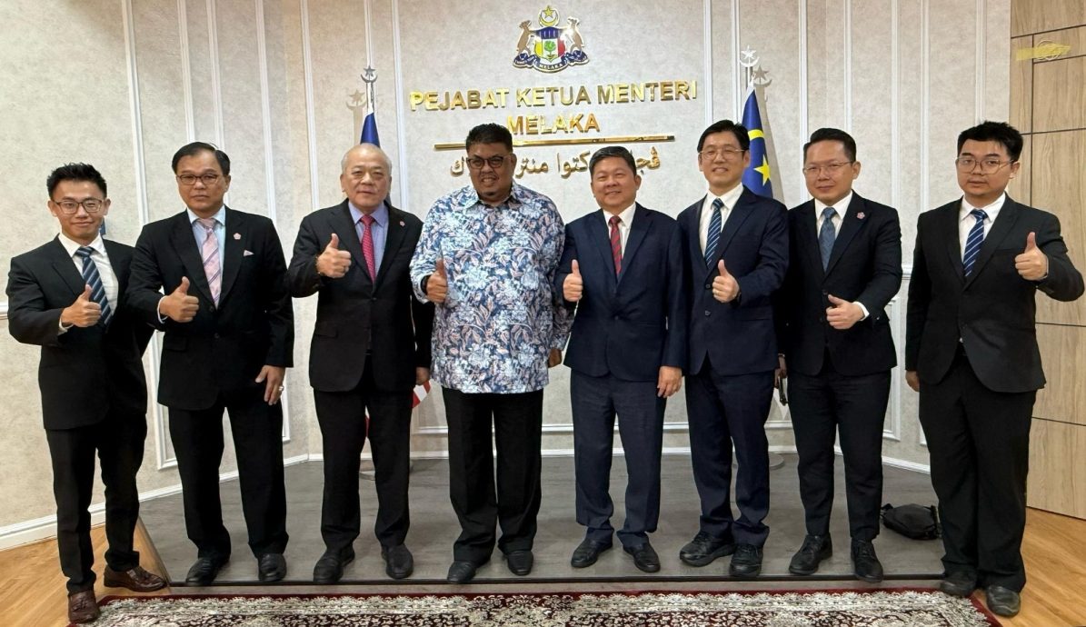 (全国版)吴添泉率华总与甲首长交流