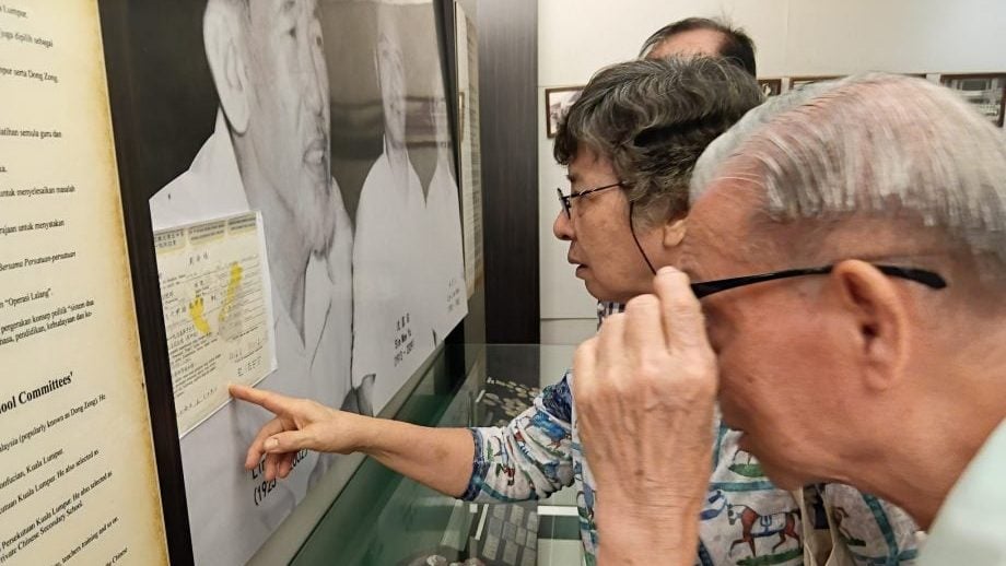 新山日间师训学院73年毕业班 参观沈慕羽书法文物馆