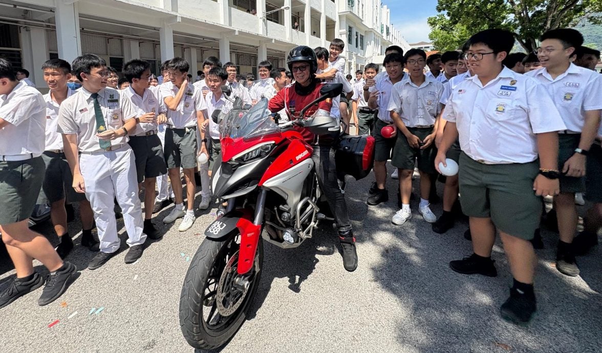 (大北馬)盡力奉獻教育事業34載 鍾靈中學校長藍年豐光榮退休