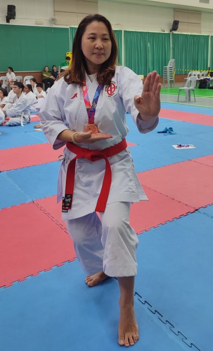 (大北马)开设空手道班救校 女校长亲自上阵参赛