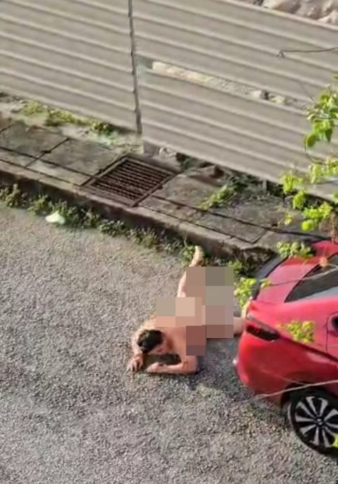 (大北马)心理变态或精神失常?华男后巷赤裸晒日光浴