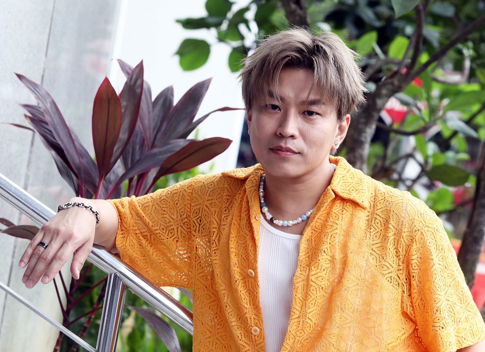 Energy阿弟来马为妻排队买盲盒 甜喊:“老公须有求必应”