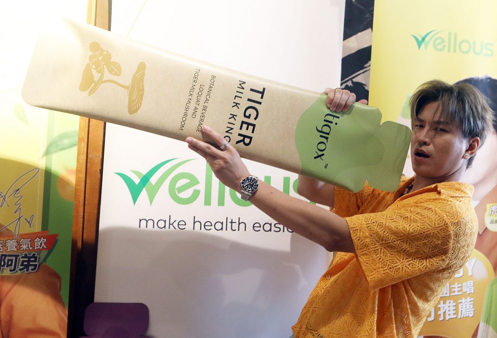 Energy阿弟来马为妻排队买盲盒 甜喊:“老公须有求必应”