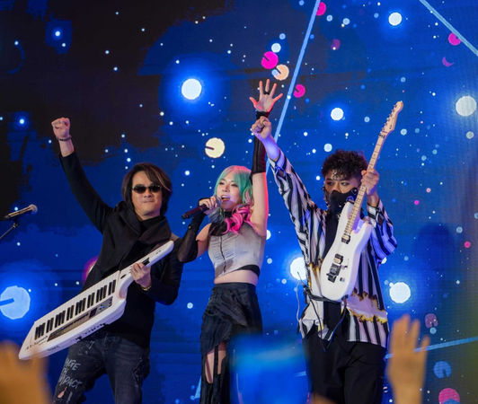 F.I.R.换血大马开唱海报曝光 歌迷傻眼狠酸:“你们是谁?”