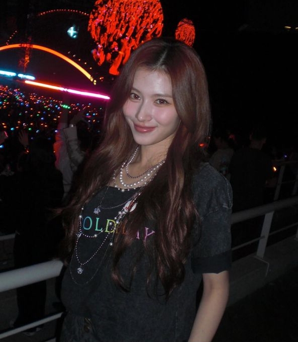 GD晒照独标Sana 网民:不会是Lovegram吧?