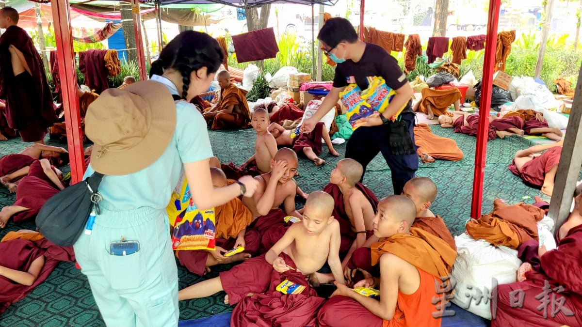 请制图集//缅甸7.7级强震|没有相机的摄影 用手机记录爱与希望