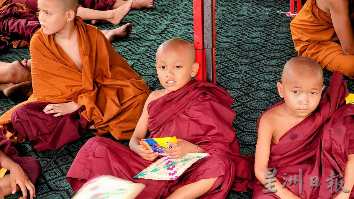 请制图集//缅甸7.7级强震|没有相机的摄影 用手机记录爱与希望