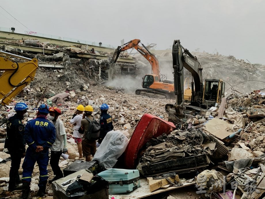请制图集//缅甸7.7级强震|没有相机的摄影 用手机记录爱与希望