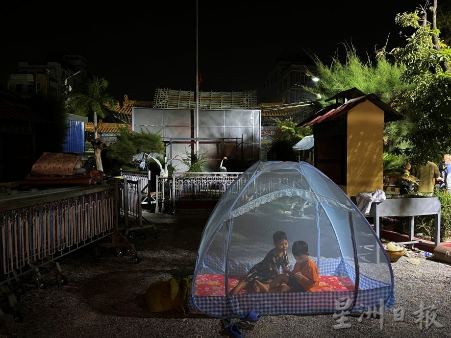 请制图集//缅甸7.7级强震|没有相机的摄影 用手机记录爱与希望