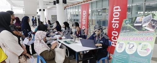 全国版/布特拉高原气爆第10天/内长：有屋主遵循惯例提出上缴3个月订金 令水深火热的灾黎雪上加霜