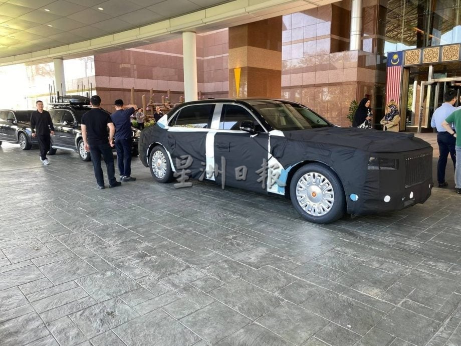 习近平访马|专车高规格空运抵马 “红旗N701”引关注