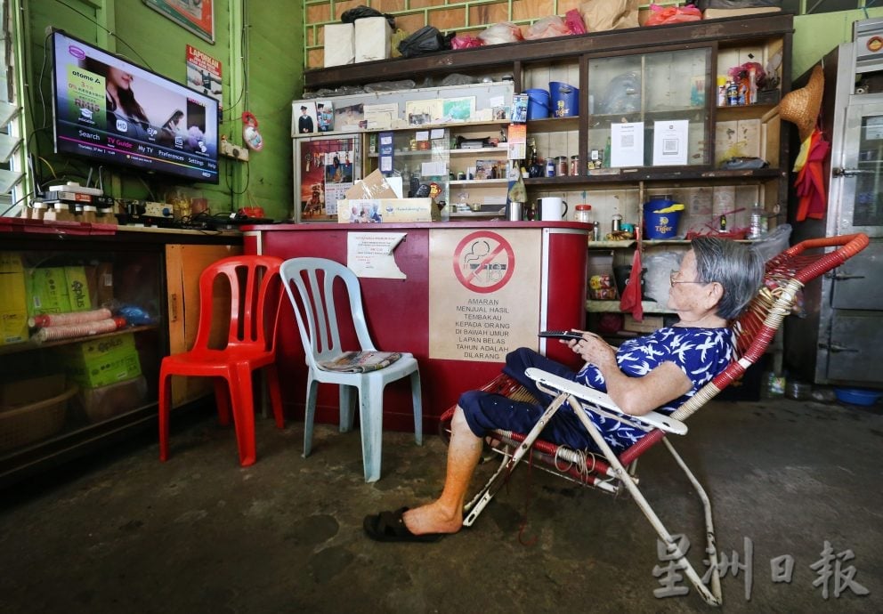 ★4月17日刊登/大霹雳封底主文/【选区趴趴走】/繁华时髦曾风光一时 打巴律留旧时背影