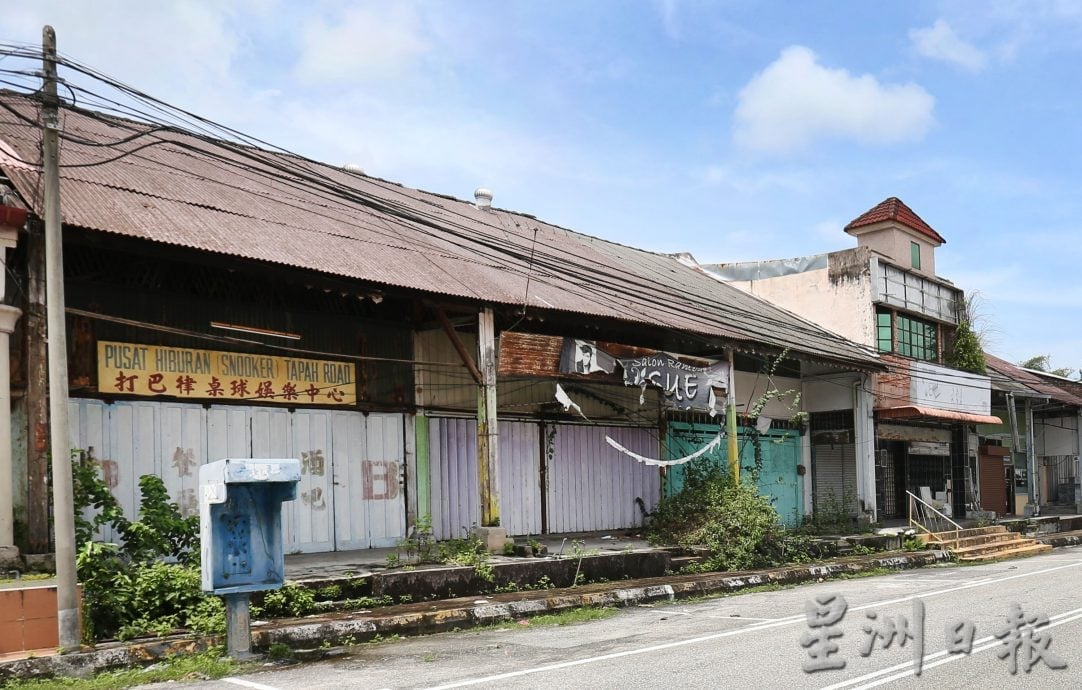 ★4月17日刊登/大霹雳封底主文/【选区趴趴走】/繁华时髦曾风光一时 打巴律留旧时背影