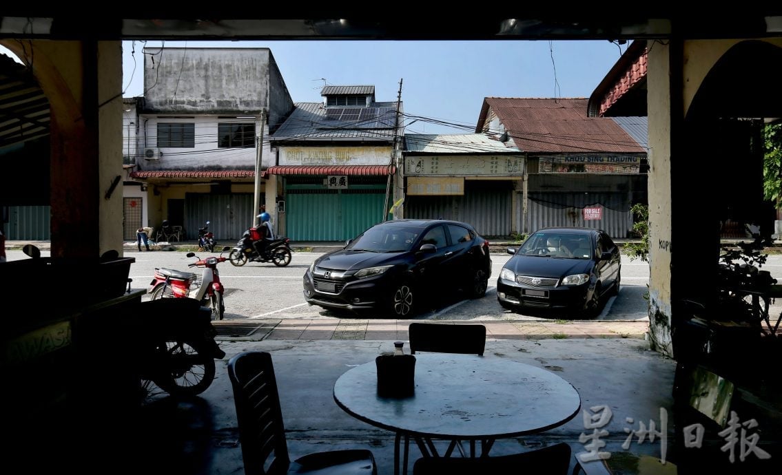 ★4月17日刊登/大霹雳封底主文/【选区趴趴走】/繁华时髦曾风光一时 打巴律留旧时背影