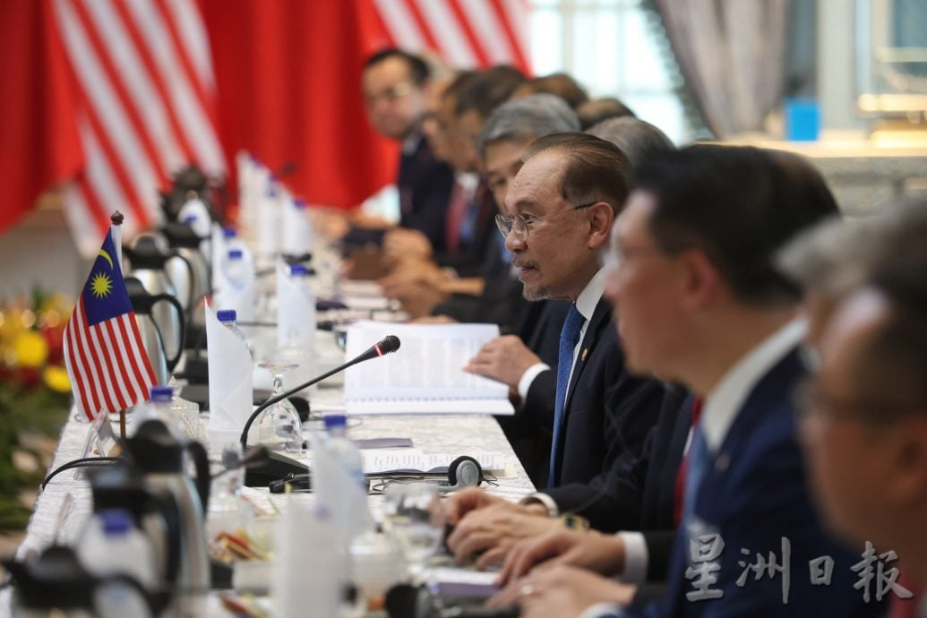 习近平访马|安华首相官邸迎习近平 举行马中双边会谈
