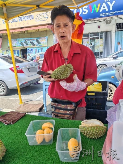 东:榴梿果王“撑起”了地方上经济活动