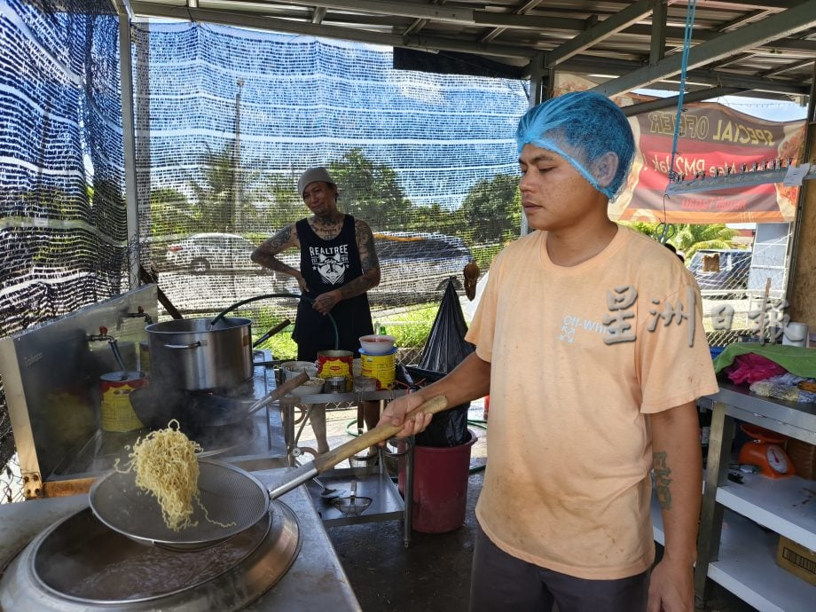 肉碎猪油渣一样不少 RM2干面温暖弱势心