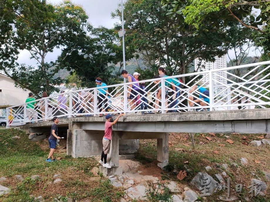 请签发∕封面(大北马)新港居民自发护河美化 银发族的参与让公园生机勃勃