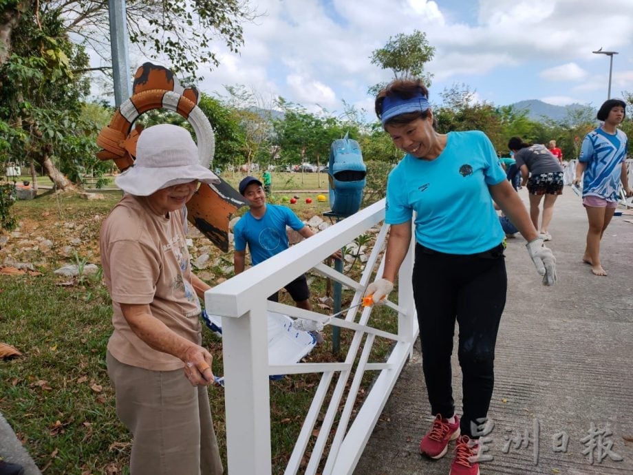 请签发∕封面(大北马)新港居民自发护河美化 银发族的参与让公园生机勃勃